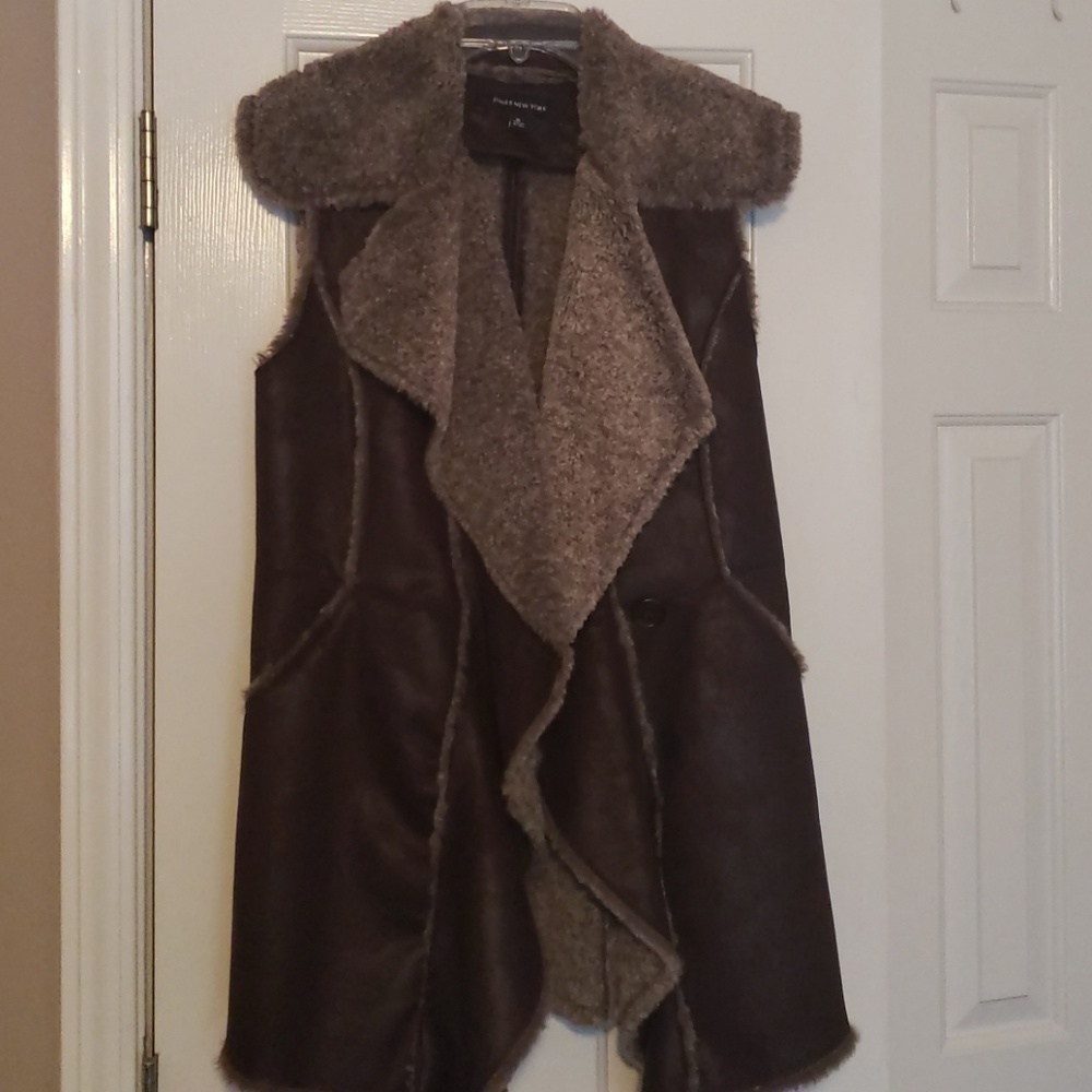 Jones New York sleeveless vest- M